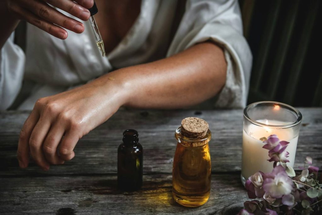 Moisturizing Oil Dermatologist Skin Care Routine: 7 Proven Tips to Avoid Dry, Flaky Skin